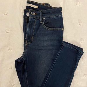Size 26 high waist levi skinny jeans (stretchy)